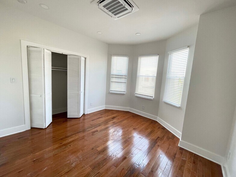 More Photos Of 309 S 60th St, Philadelphia Storefront Retail Residential For Lease