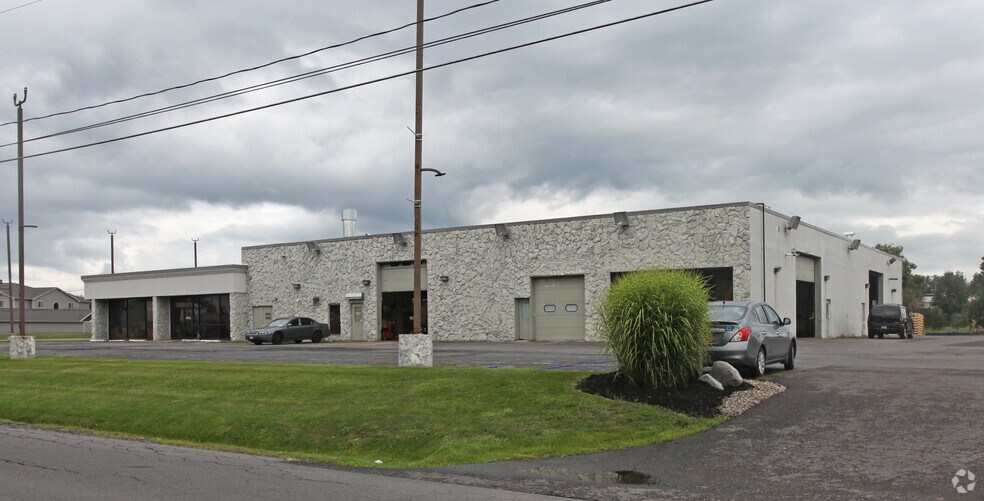 More Photos Of 7110 Henry Clay Blvd, Liverpool Warehouse For Lease