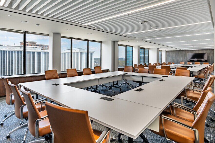 More Photos Of 1700 N Moore St, Arlington Office For Lease