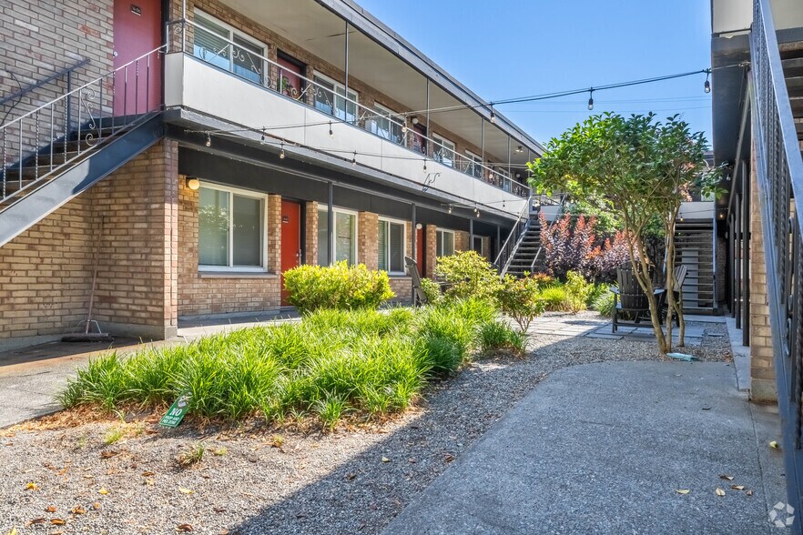 More Photos Of 512 5th Ave W, Seattle Apartments For Sale