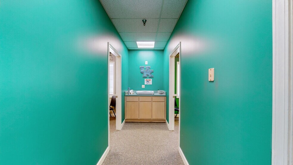 More Photos Of 1701 Spring St, Jeffersonville Medical For Sale