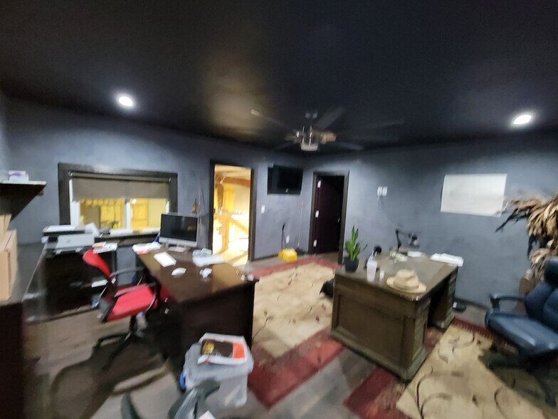 More Photos Of 6266 Janes Ln, Naples Manufacturing For Lease
