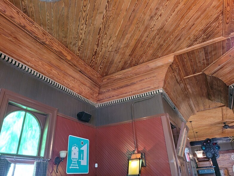 More Photos Of 26 Depot Ave, Windsor Restaurant For Sale