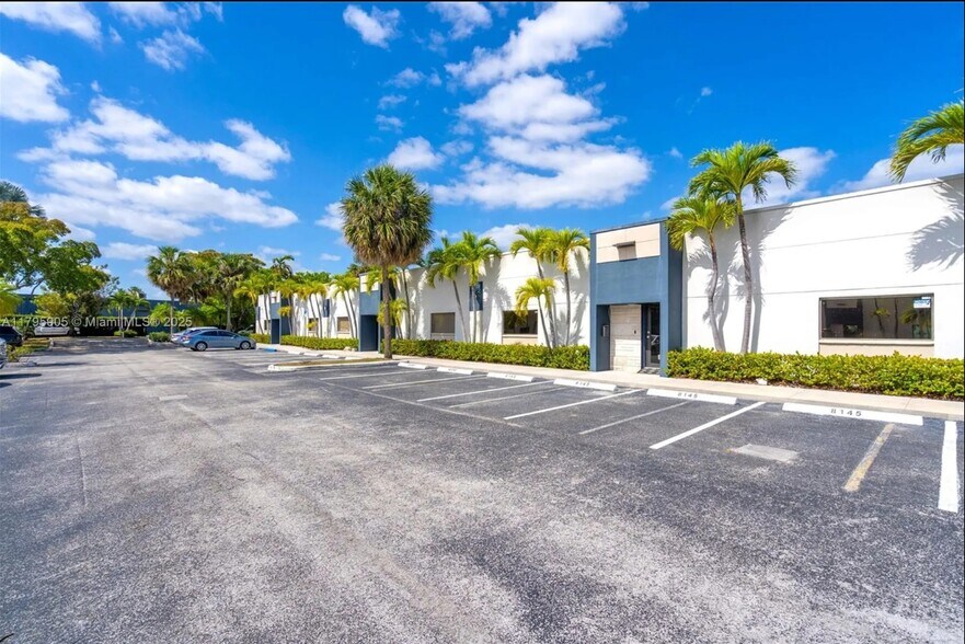 More Photos Of 8145 NW 33rd St, Doral Warehouse For Lease