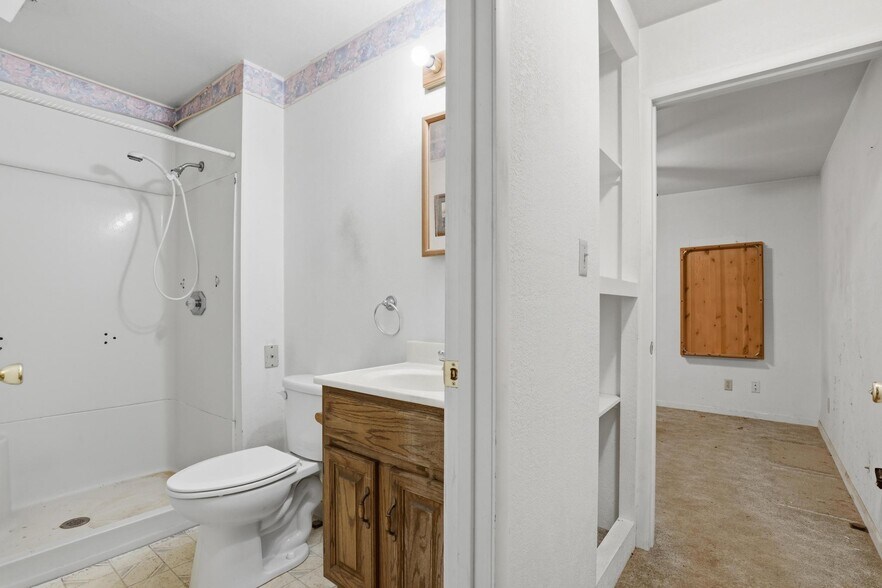 More Photos Of 9978 Broadway, Live Oak Warehouse For Sale