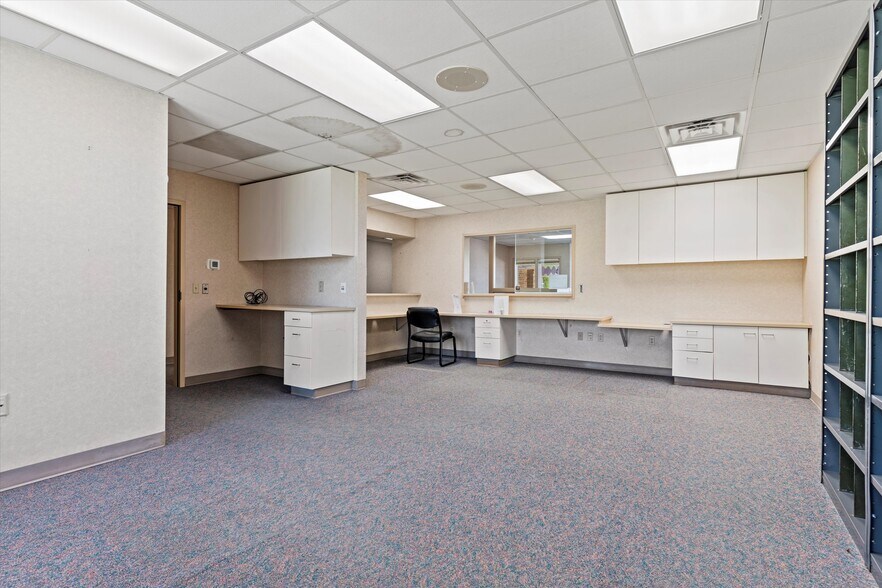 More Photos Of 705 Baptiste Dr, Paola Medical For Sale