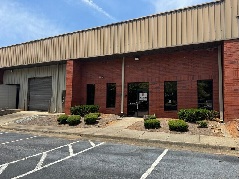 More Photos Of 1060 Union Center Dr, Alpharetta Distribution For Lease