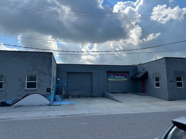 Primary Photo Of 614 Florida Ave, Sarasota Service For Lease