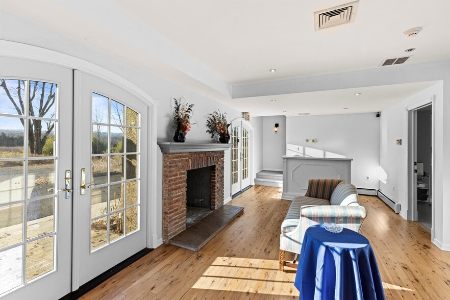 More Photos Of 6610 Lower York Rd, New Hope Freestanding For Sale