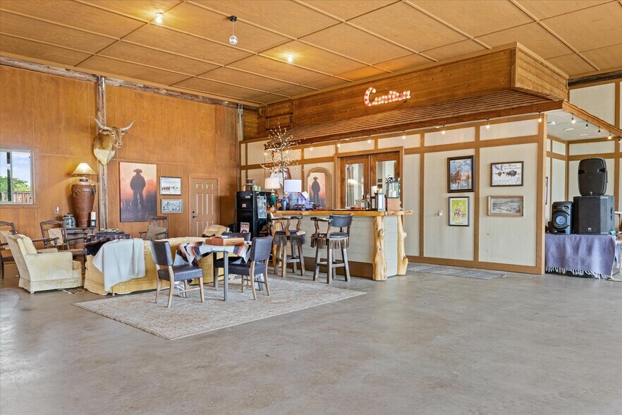 More Photos Of 1904 Floyd Rd, Weatherford Specialty For Sale