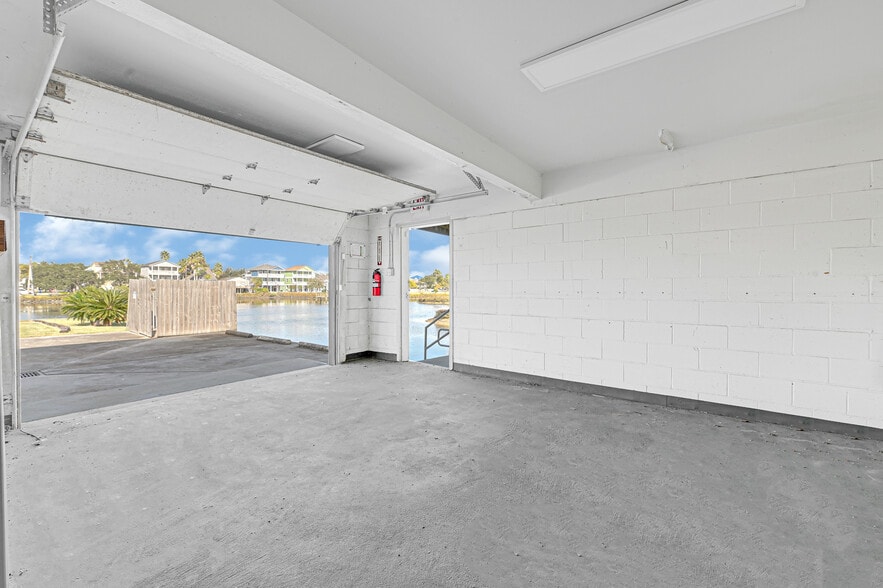More Photos Of 815 Clear Lake Rd, Clear Lake Shores Storefront Retail Office For Sale