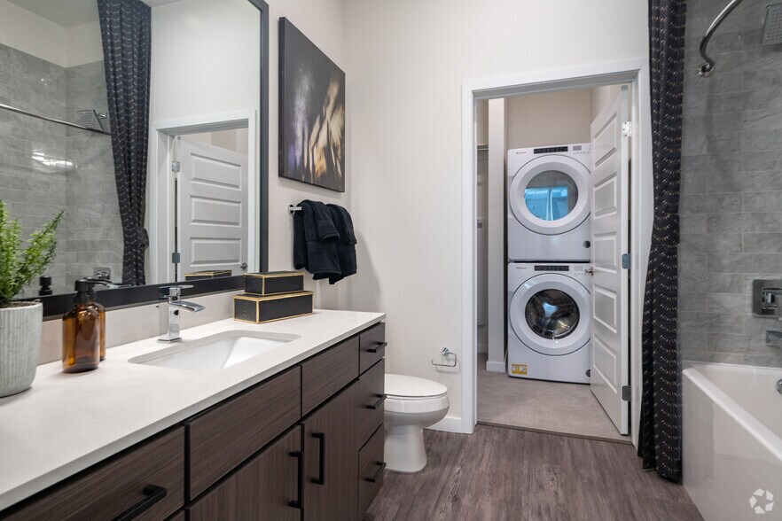 More Photos Of 2520 Wewatta Way, Denver Apartments For Lease