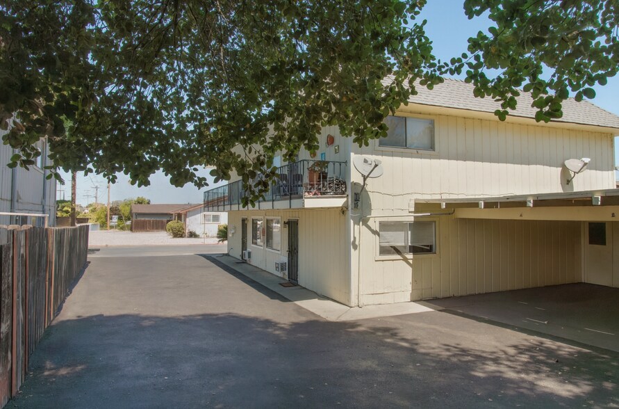 More Photos Of 22 S Lake Dr, Antioch Apartments For Sale