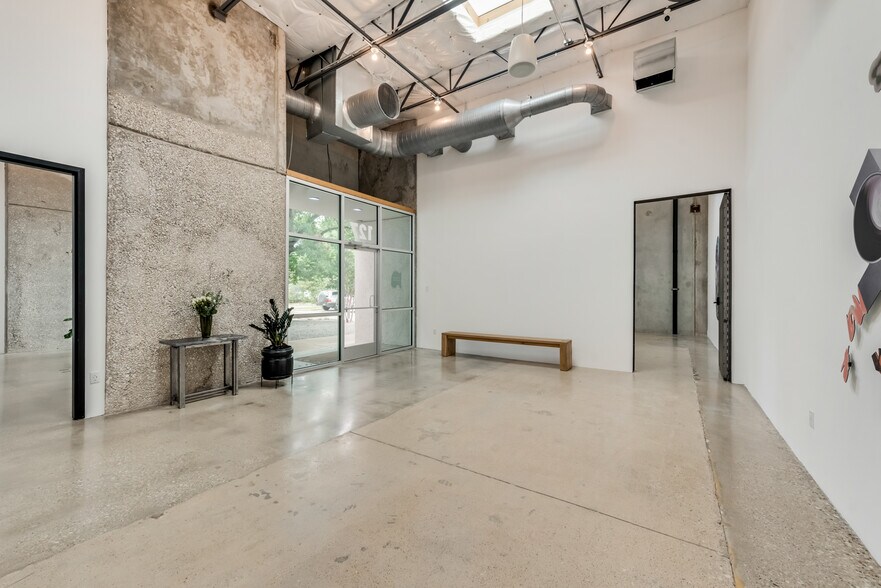 More Photos Of 1380 River Bend Dr, Dallas Loft Creative Space For Lease