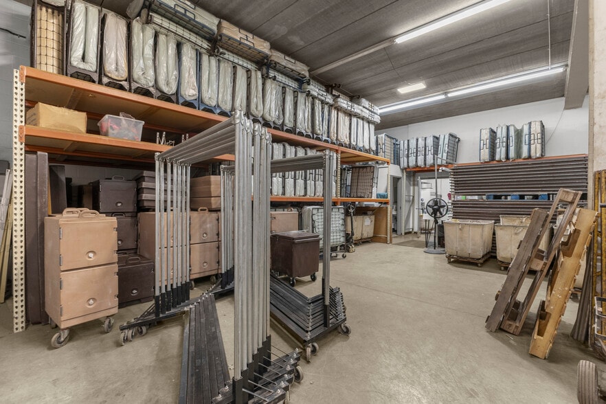 More Photos Of 24101 W Warren St, Dearborn Heights Freestanding For Sale