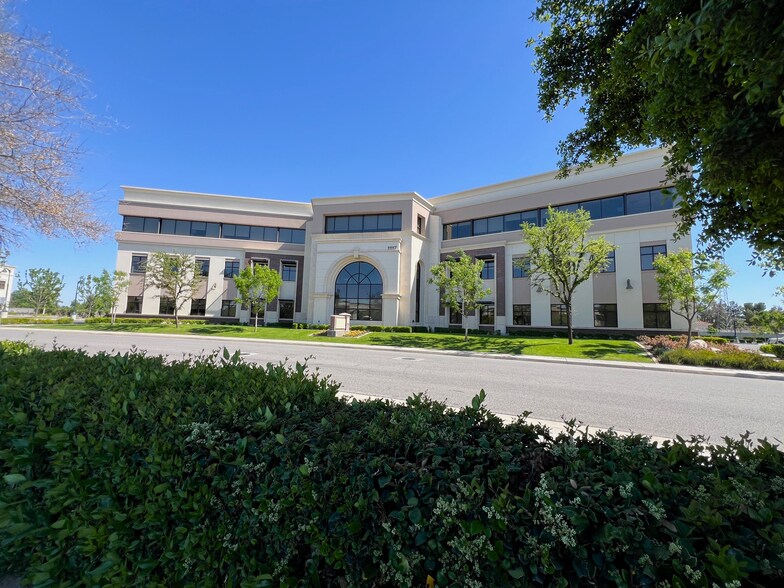 More Photos Of 11117 River Run Blvd, Bakersfield Office For Lease