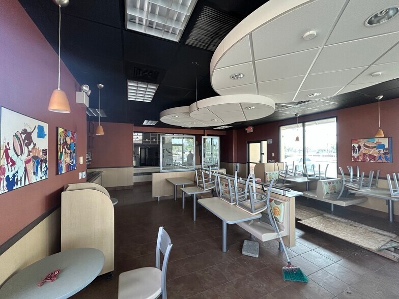 More Photos Of 1385 E Robertson Blvd, Chowchilla Fast Food For Lease