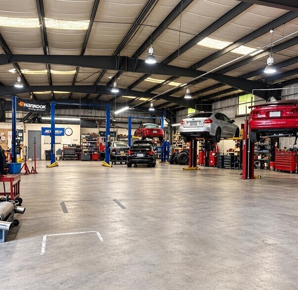 More Photos Of 663-679 Dawson Dr, Newark Warehouse For Lease