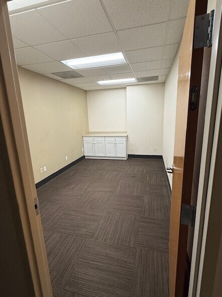 More Photos Of 698 12th St SE, Salem Office For Lease