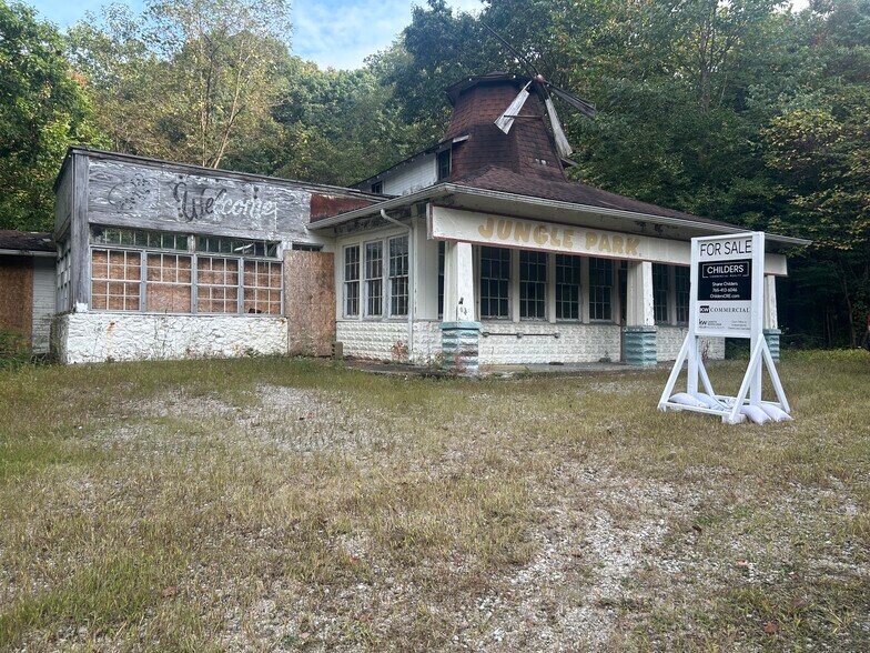 More Photos Of 8221 US-41, Bloomingdale General Retail For Sale