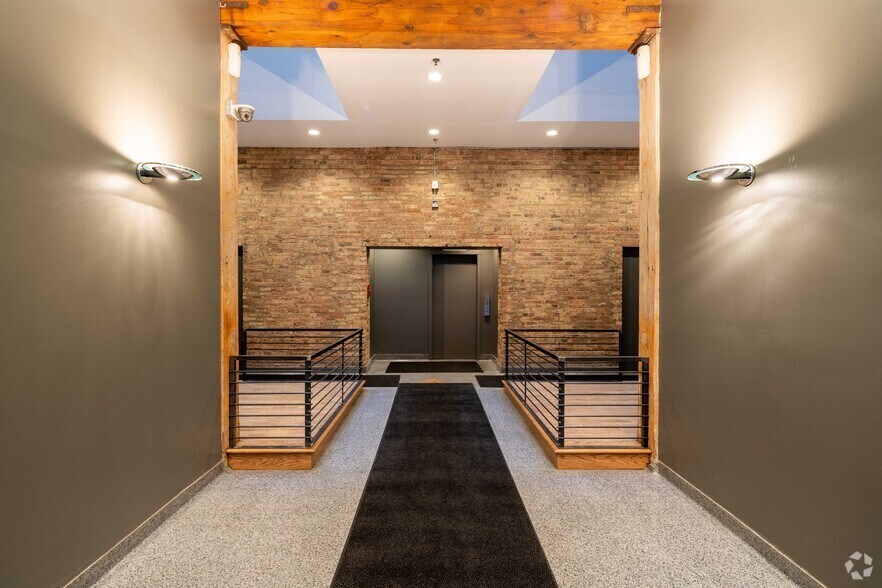 More Photos Of 400 N State St, Chicago Office For Lease