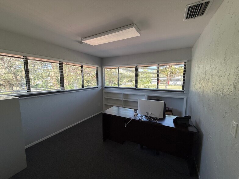 More Photos Of 5550 26th St, Bradenton Medical For Sale