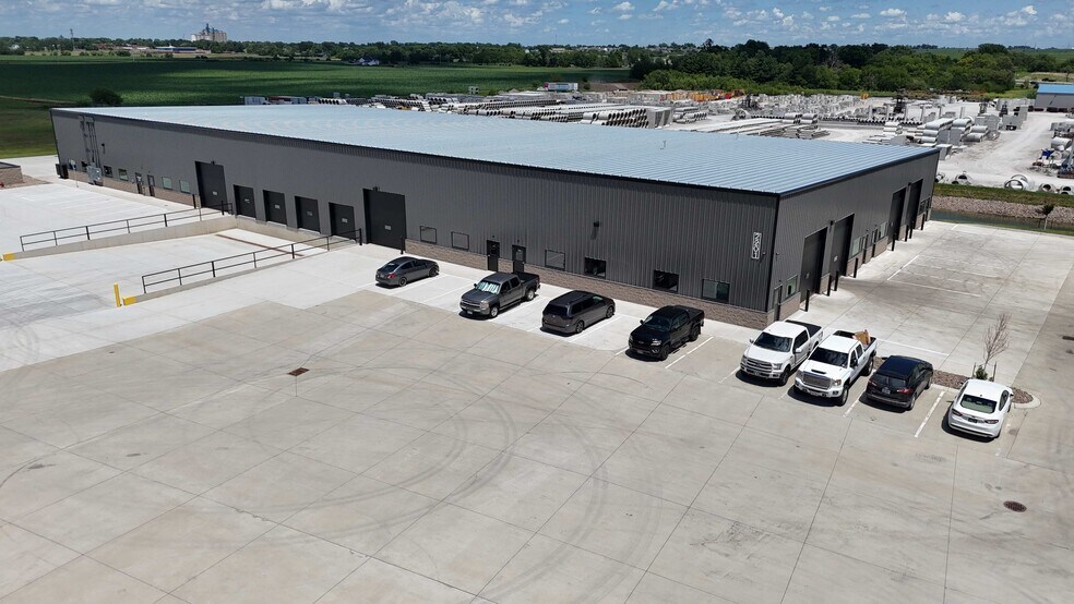 More Photos Of 2201 Shiloh Rose Pky SW, Bondurant Showroom For Lease