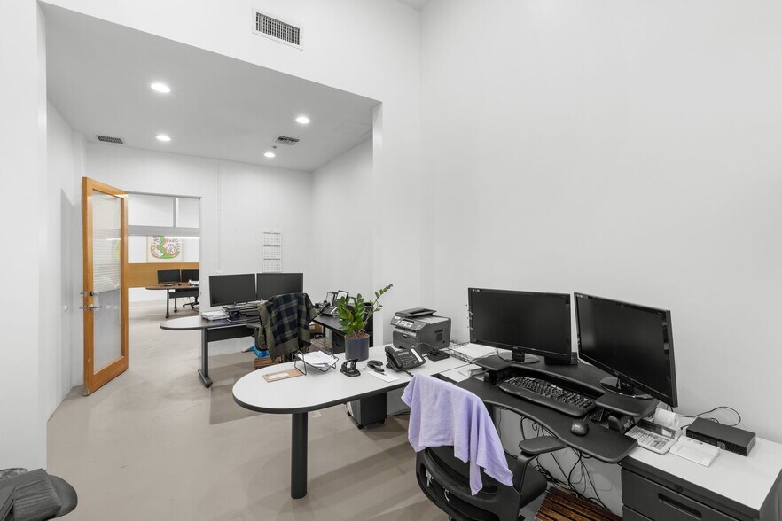 More Photos Of 1500 Olympic Blvd, Santa Monica Loft Creative Space For Sale
