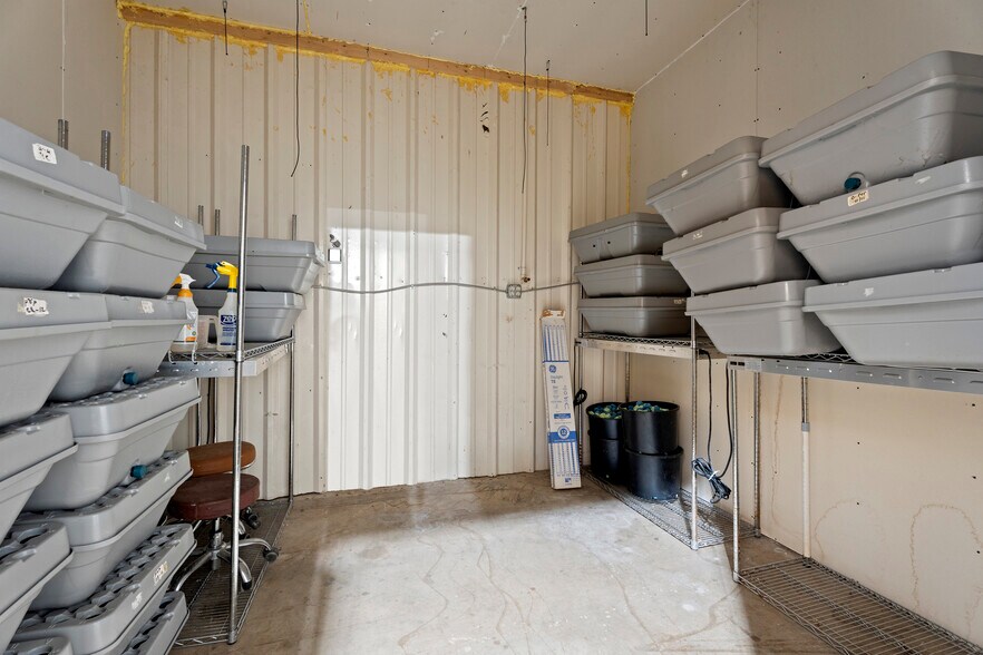 More Photos Of 57530 E Highway 59, Fairland Manufacturing For Sale