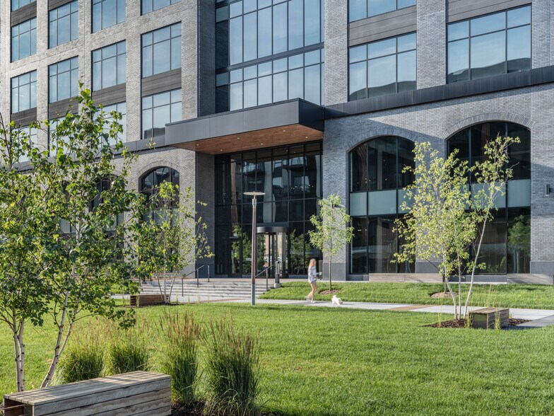 More Photos Of 1601 Utica Ave S, Minneapolis Office For Lease