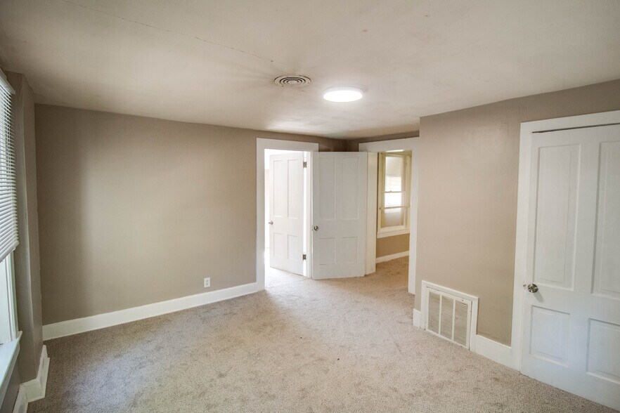 More Photos Of 1011 State St, Alton Apartments For Sale