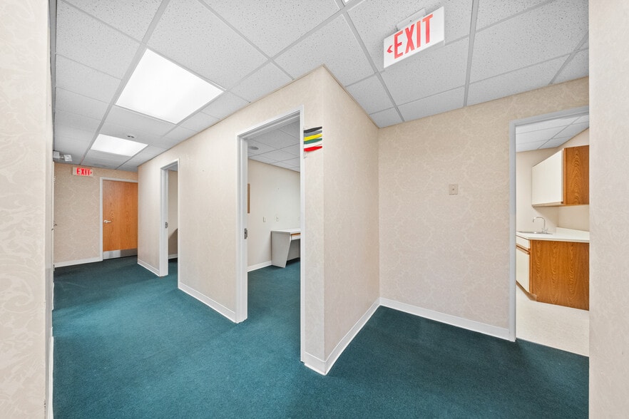 More Photos Of 1901 Winchester Ave, Ashland Office For Sale