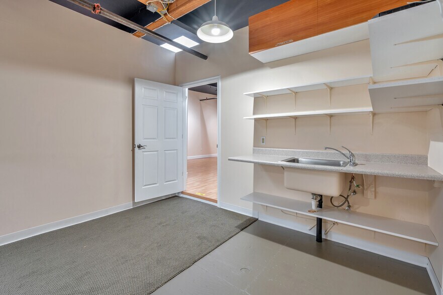 More Photos Of 74 Digital Dr, Novato Warehouse For Sale