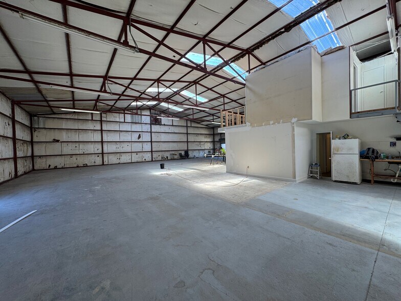 More Photos Of 70 W Illiana St, Orlando Manufacturing For Sale