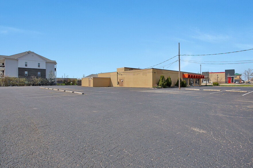 More Photos Of 37 Robinwood Ave, Whitehall Freestanding For Lease