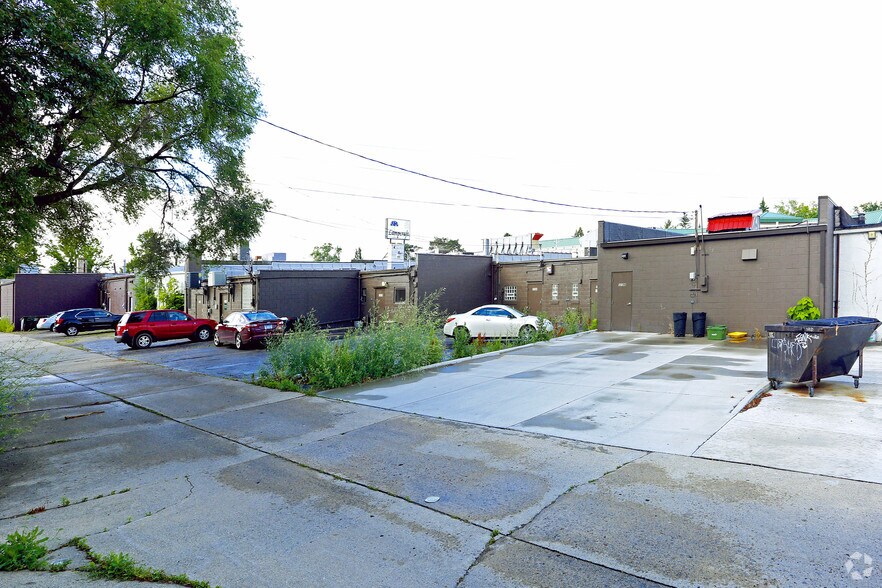 More Photos Of 32364-32376 Woodward Ave, Royal Oak Storefront For Lease