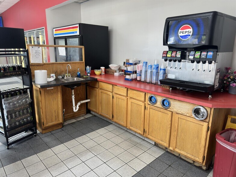 More Photos Of 12180 Center Rd, Durand Service Station For Sale
