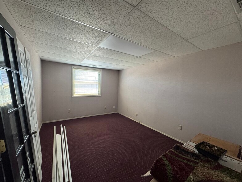 More Photos Of 101-109 Wellwood Ave, Lindenhurst Storefront Retail Office For Lease