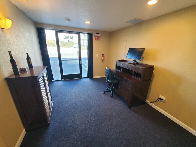 More Photos Of 14165 Market St, Walnut Grove Showroom For Sale