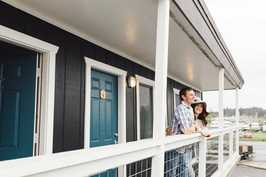 More Photos Of 147 Howerton Ave, Ilwaco Hotel For Sale