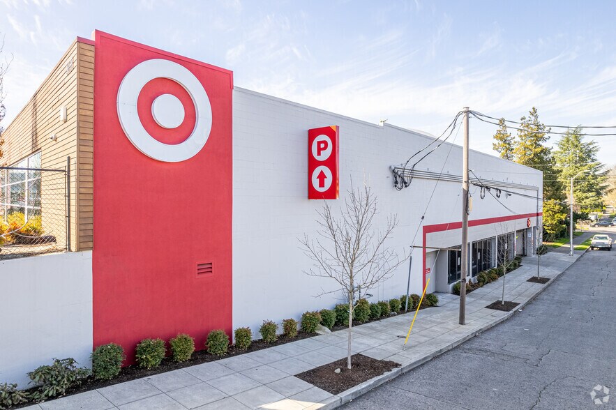 More Photos Of 3031 SE Powell Blvd, Portland Freestanding For Lease