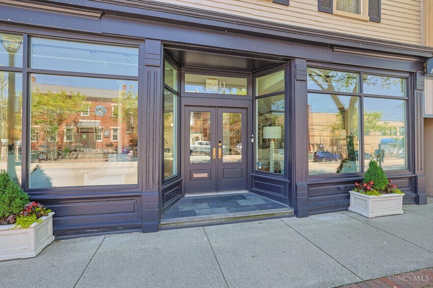 More Photos Of 2041-2043 Madison Rd, Cincinnati Storefront Retail Residential For Sale