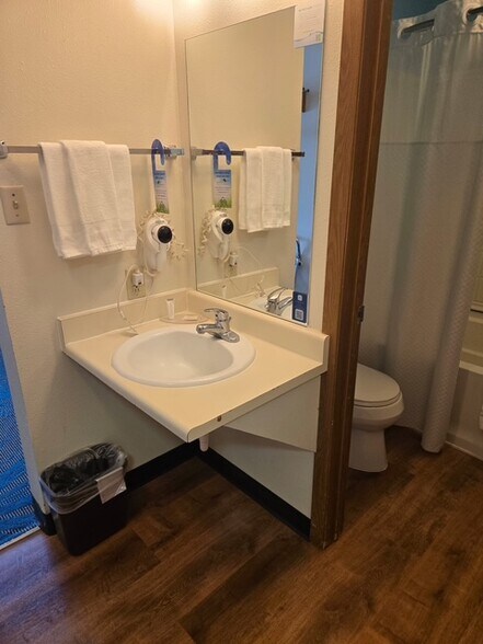 More Photos Of 223 Santa Fe Ave, Alamosa Hotel For Sale