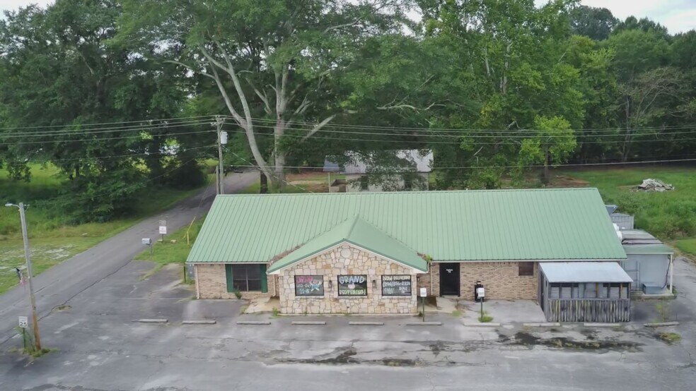 More Photos Of 607 4th St NW, Red Bay General Retail For Sale