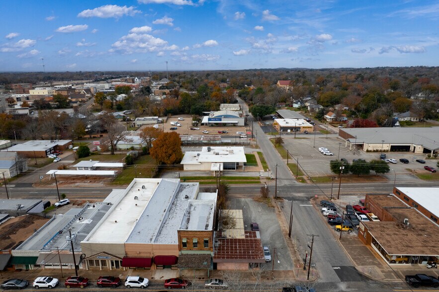 More Photos Of 412 E Lacy St, Palestine General Retail For Sale