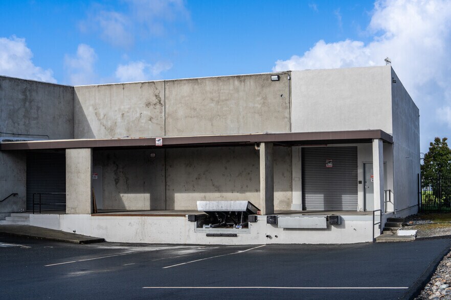 More Photos Of 2377 Stanwell Dr, Concord Warehouse For Lease