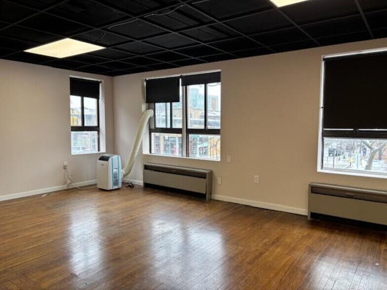 More Photos Of 600 S Washington Ave, Royal Oak Storefront Retail Office For Lease