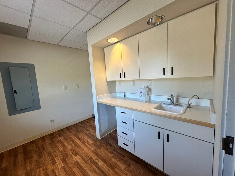 More Photos Of 511 Sir Francis Drake Blvd, Greenbrae Office For Lease