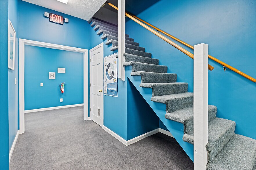 More Photos Of 208 College Ave, Waterville Office For Lease