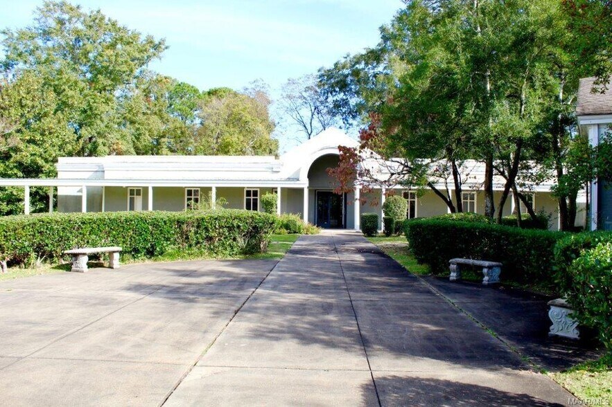 More Photos Of 2005 N Country Club Dr, Montgomery Schools For Sale